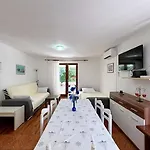 Srdoc Konukevi 3*